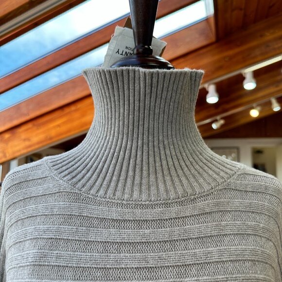 Shanty Sweater NWT Large ~ Heavy and well made - Picture 4 of 10